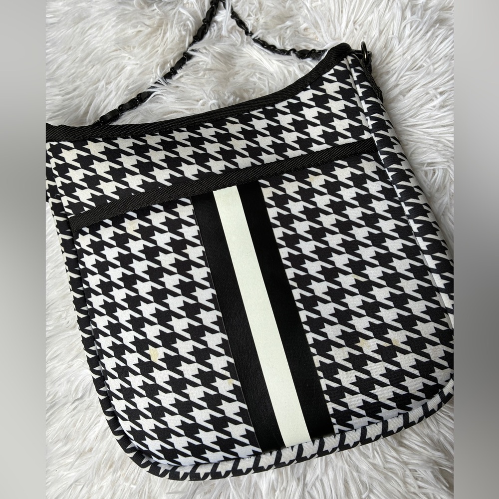 HAUTE SHORE JERI Houndstooth Print Crossbody 🖤 - Picture 3 of 13